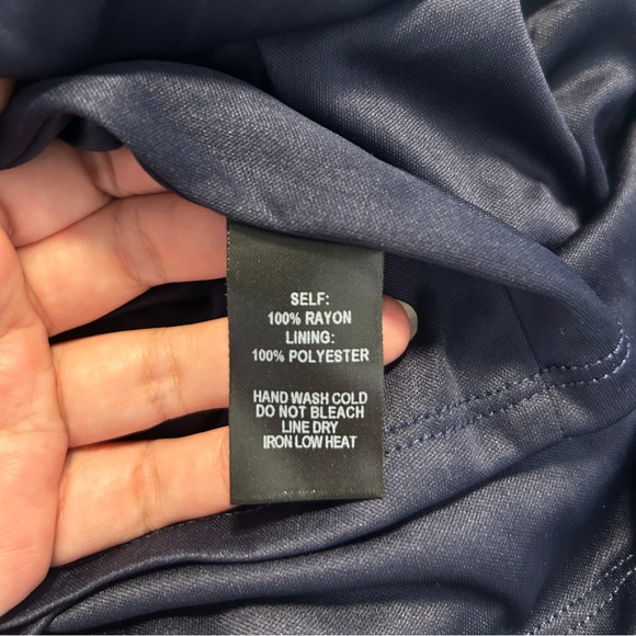 lulu’s Blue mini dress with cutout - Picture 5 of 6